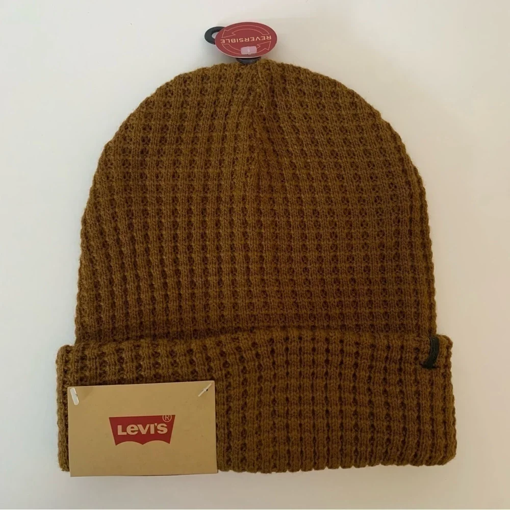 NWT. LEVI’S Men’s Two-in-One Reversible Waffle Knit Beanie